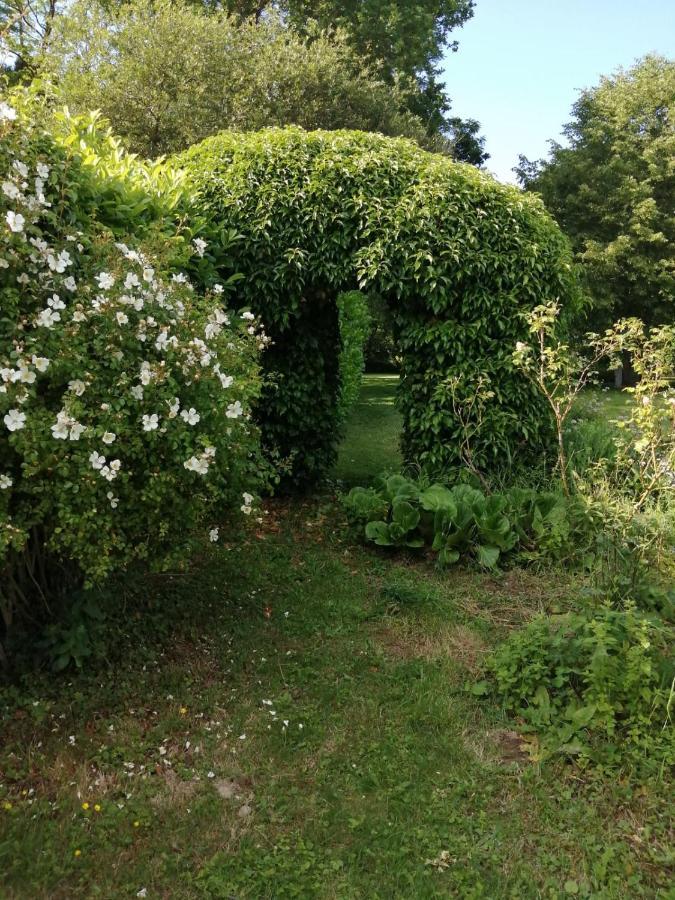 Les Berges De La Planchette Bed & Breakfast Yvignac-la-Tour Dış mekan fotoğraf