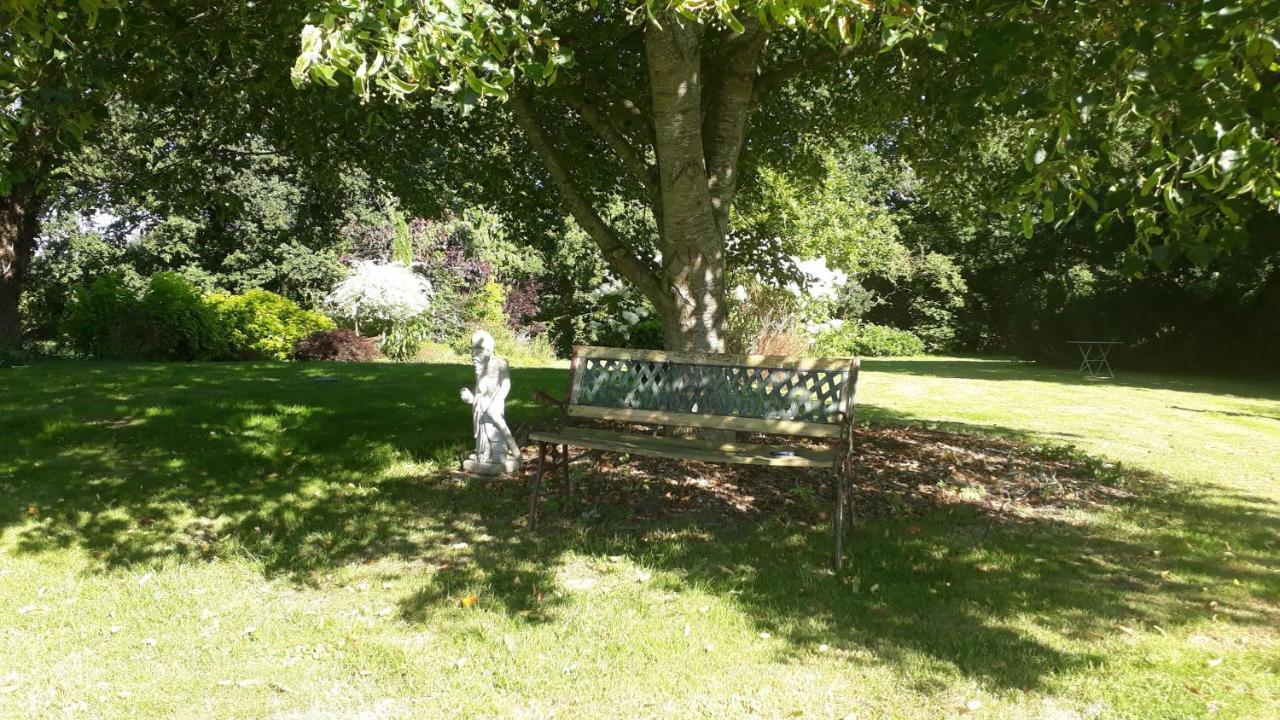 Les Berges De La Planchette Bed & Breakfast Yvignac-la-Tour Dış mekan fotoğraf