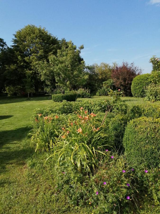 Les Berges De La Planchette Bed & Breakfast Yvignac-la-Tour Dış mekan fotoğraf