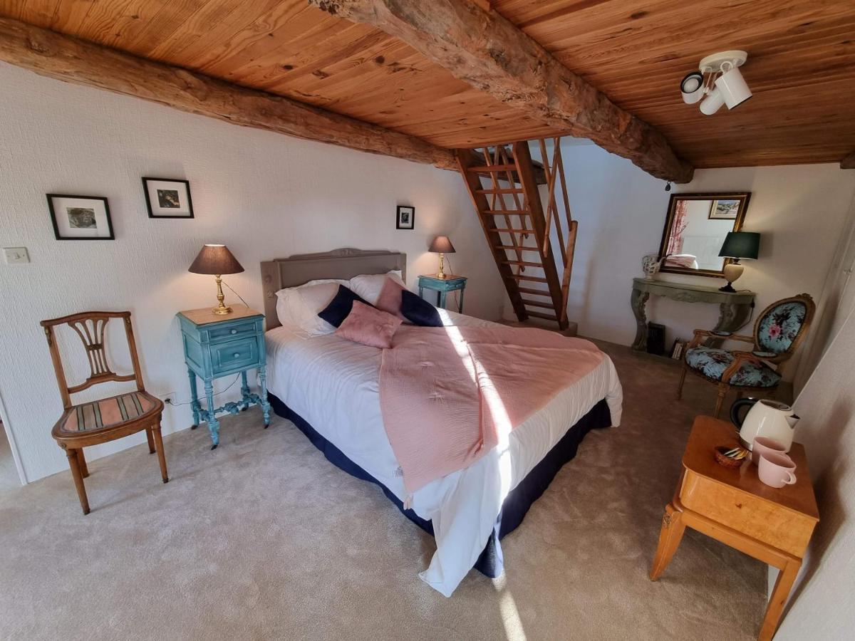 Les Berges De La Planchette Bed & Breakfast Yvignac-la-Tour Oda fotoğraf